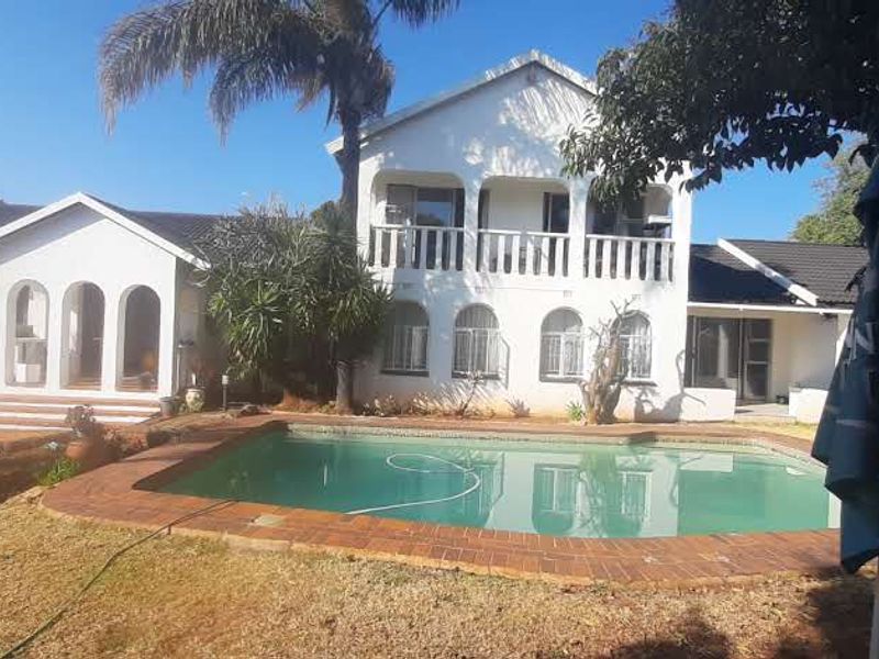 Grand Mansion in Enclosed Area!! - Photo 2