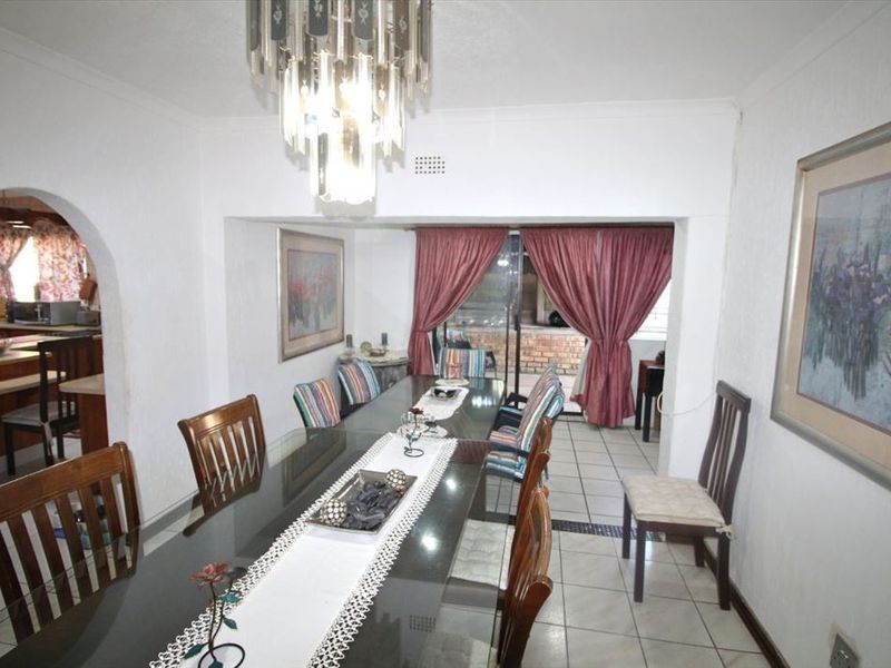 Grand Mansion in Enclosed Area!! - Photo 10