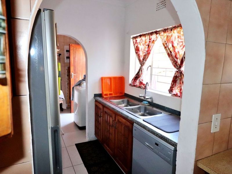 Grand Mansion in Enclosed Area!! - Photo 9