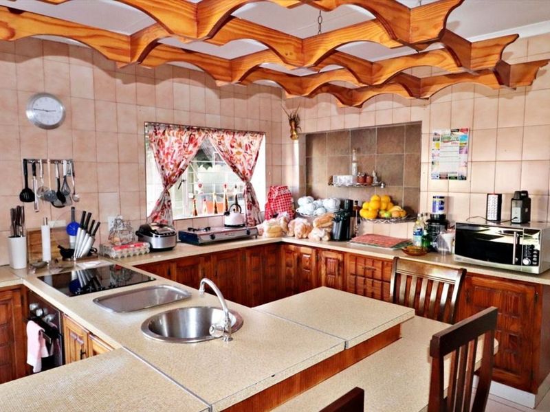 Grand Mansion in Enclosed Area!! - Photo 6