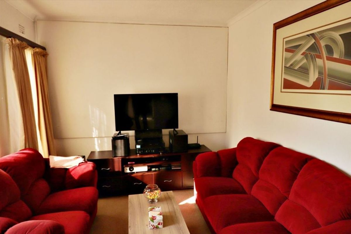 Grand Mansion in Enclosed Area!! - Photo 5