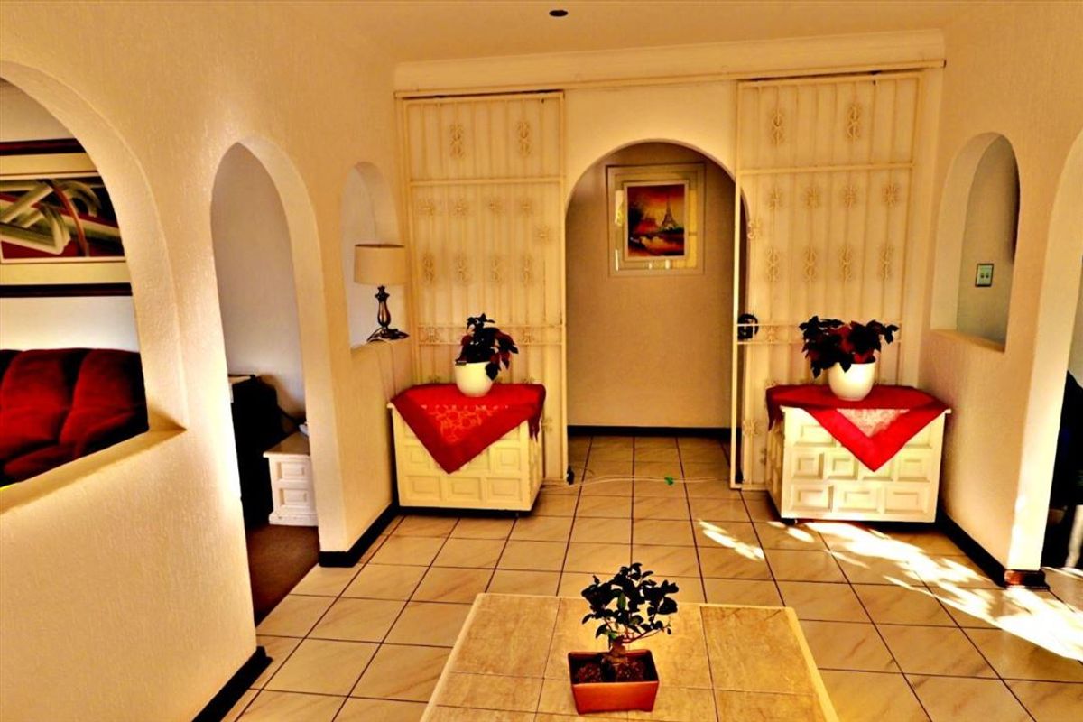 Grand Mansion in Enclosed Area!! - Photo 3