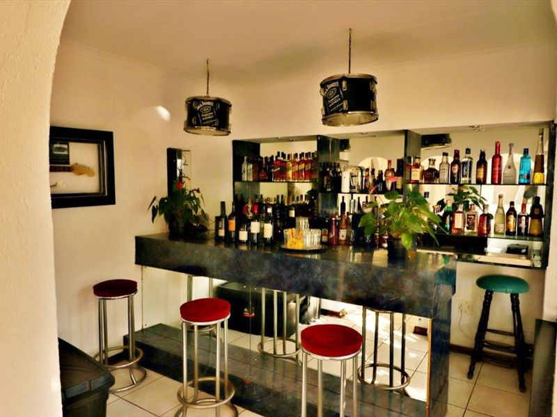 Grand Mansion in Enclosed Area!! - Photo 4