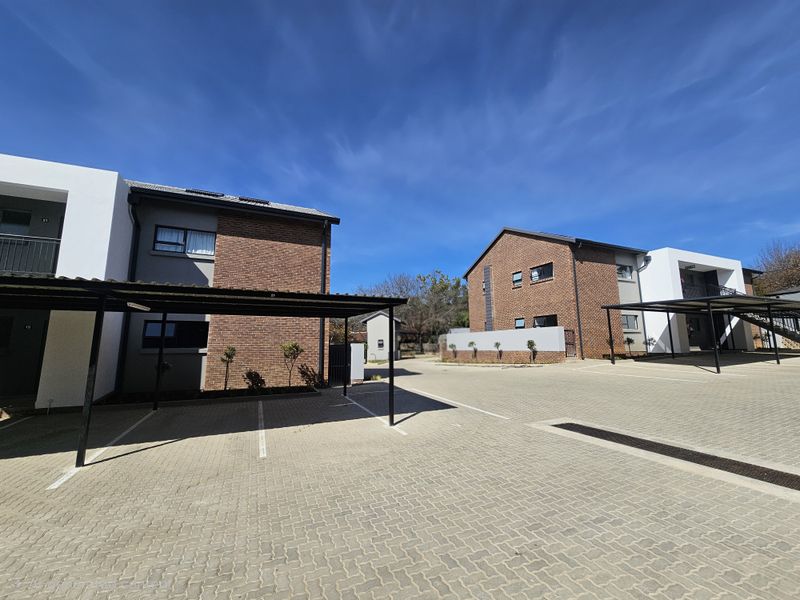Elegant 3-Bedroom First Floor Apartment at Makarios, Bryanston – Unit 8 - West Facing, Sunset Views - Photo 4