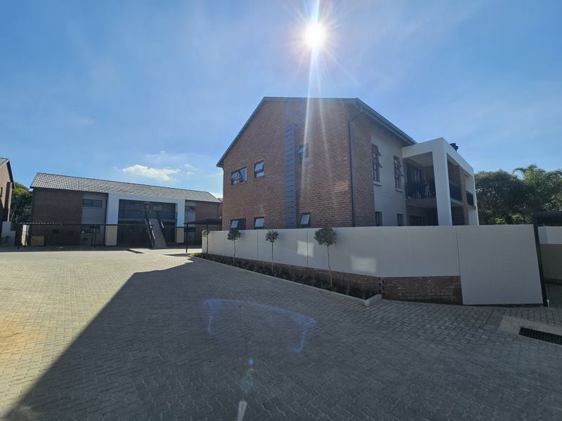 Elegant 3-Bedroom First Floor Apartment at Makarios, Bryanston – Unit 8 - West Facing, Sunset Views - Photo 2