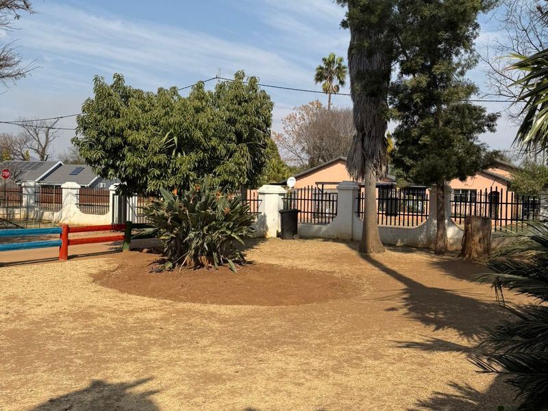 Charming 3-Bedroom Thatch Home on a Spacious Stand – For Sale! - Photo 10