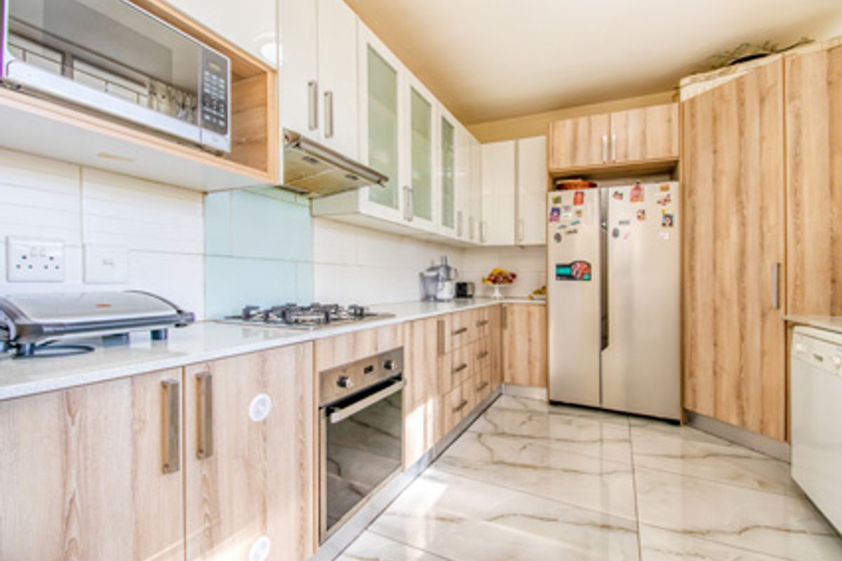 SANDTON  CENTRAL - 3 Large Bed fully furnished spacious apartment - Photo 5