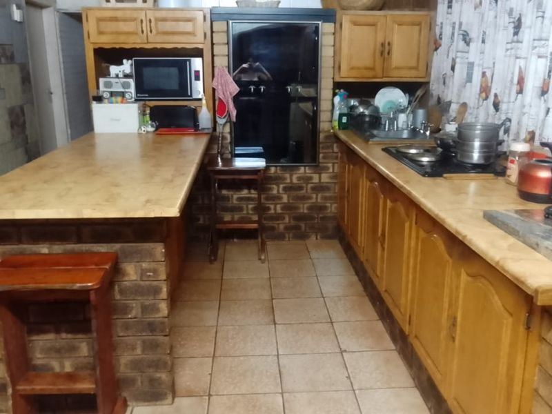 Hidden Gem Smallholding near Hartbeespoort dam - Photo 5