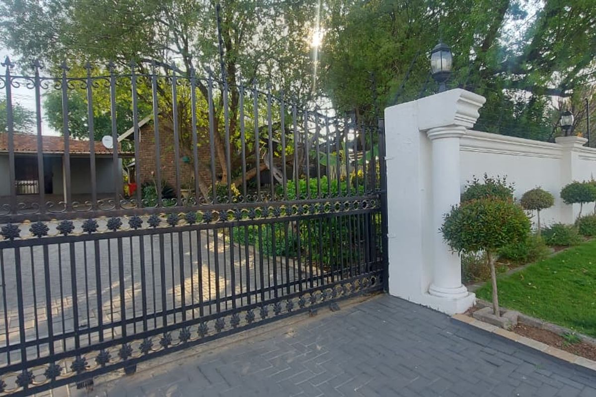 Suburban 3-Bedroom Home with Cottage For Sale in Norkem Park Ext 4 – Great Value for Money! - Photo 3