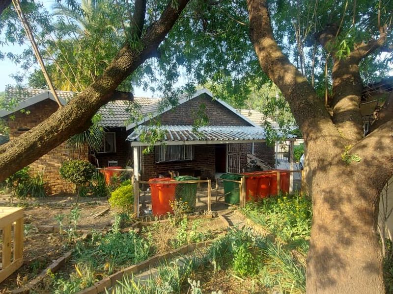 Suburban 3-Bedroom Home with Cottage For Sale in Norkem Park Ext 4 – Great Value for Money! - Photo 8