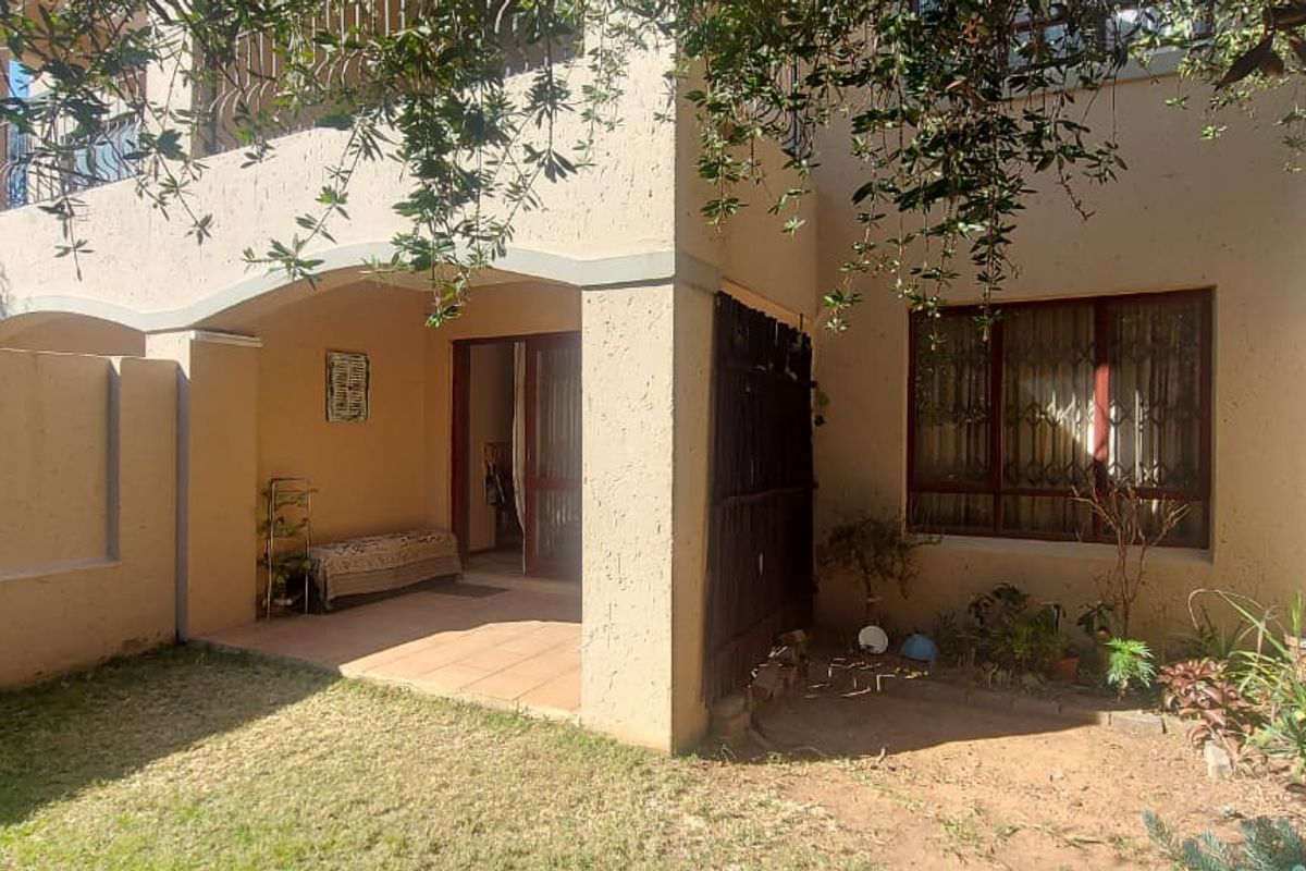 Vibrant Secure  City Life!! - Photo 5