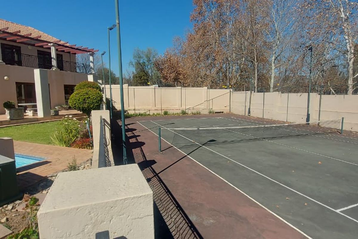 Vibrant Secure  City Life!! - Photo 2