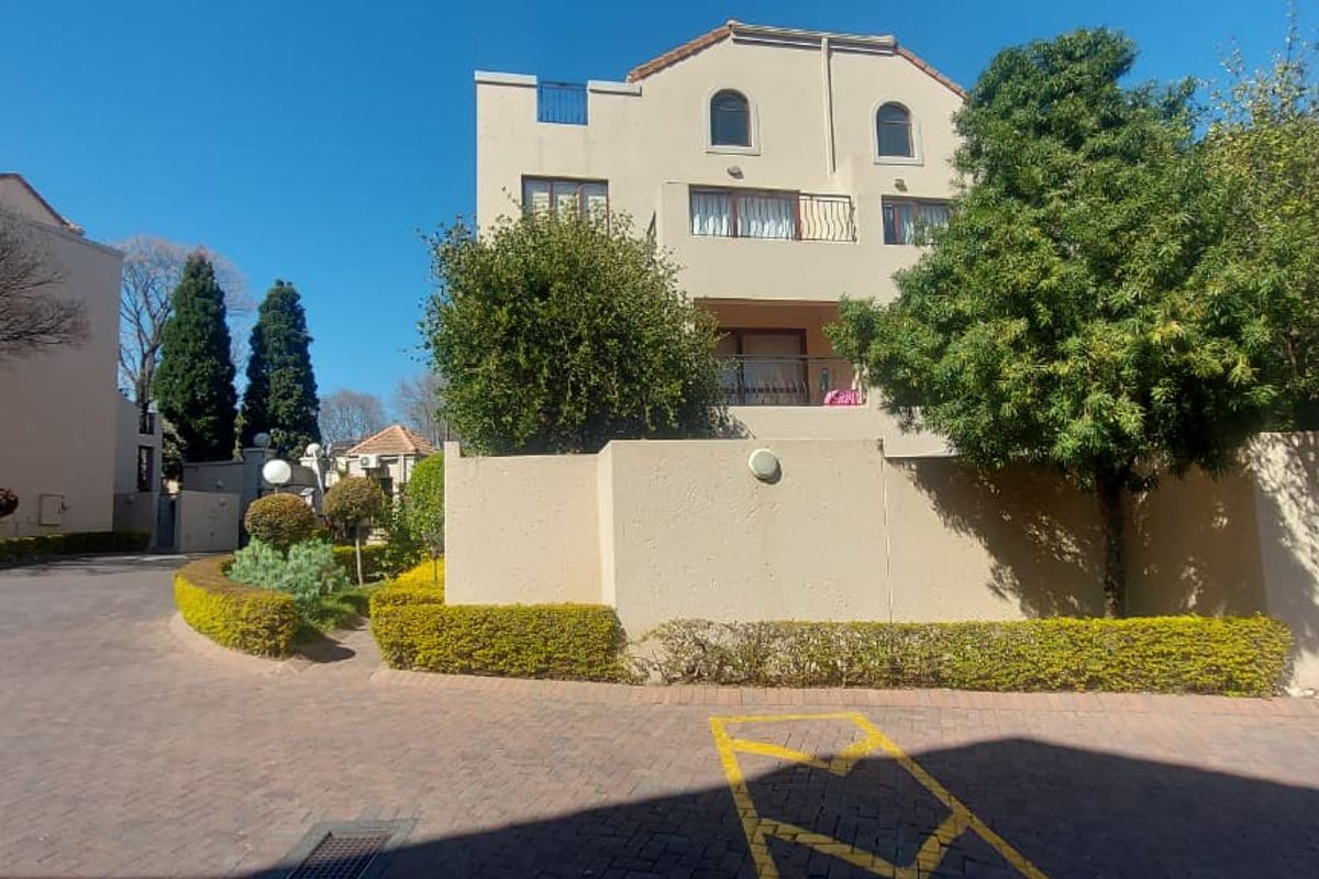 Vibrant Secure  City Life!! - Photo 4