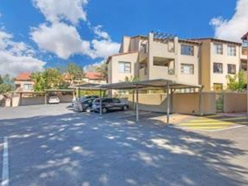 3 BED APARTMENT WITH UPSTAIRS AREA - Photo 10