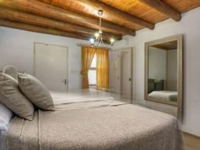 3 BED APARTMENT WITH UPSTAIRS AREA - Photo 6