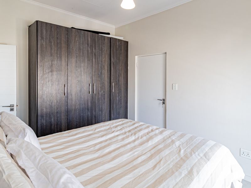 Luxurious 1-Bedroom Apartment in Oakdene - Photo 10