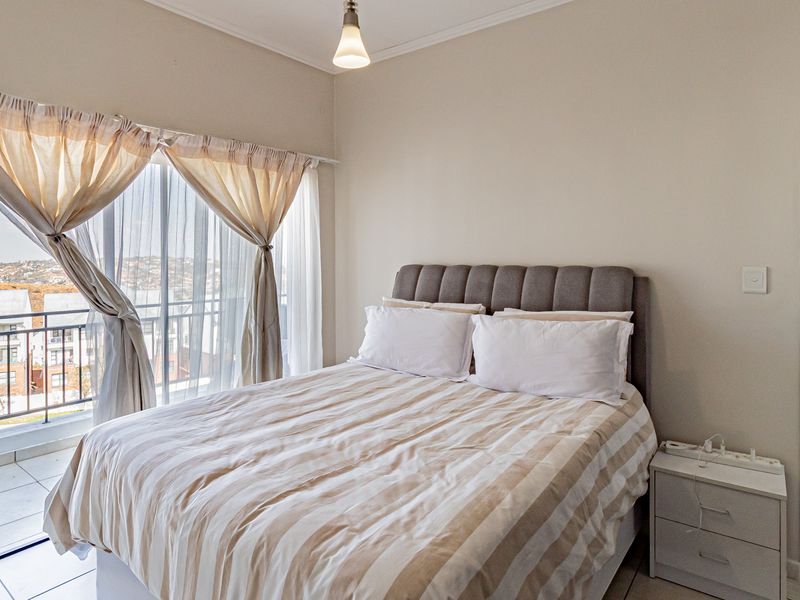 Luxurious 1-Bedroom Apartment in Oakdene - Photo 8