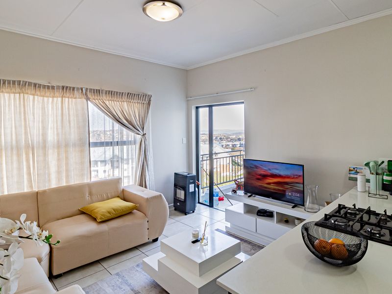 Luxurious 1-Bedroom Apartment in Oakdene - Photo 3