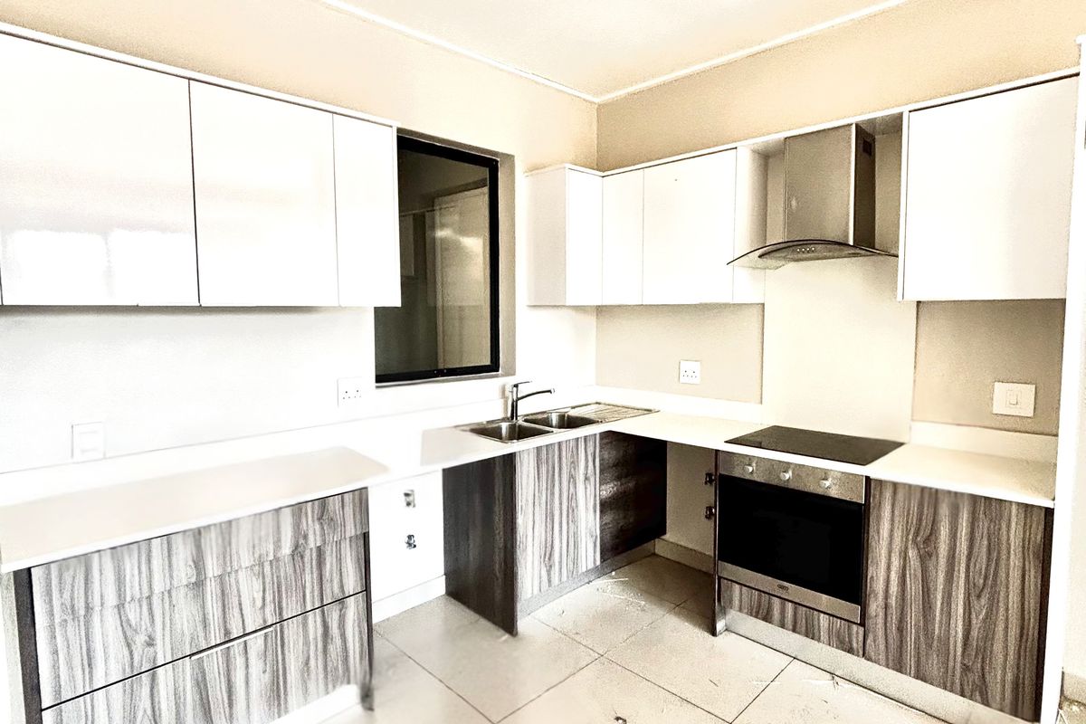Incredible 2 Bed 2.5 bath modern apartment - Photo 3