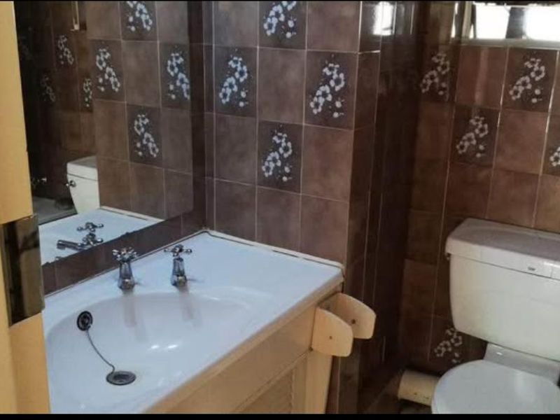 GROUND FLOOR UNIT - Current rental income R10 600.00 pm - Photo 7