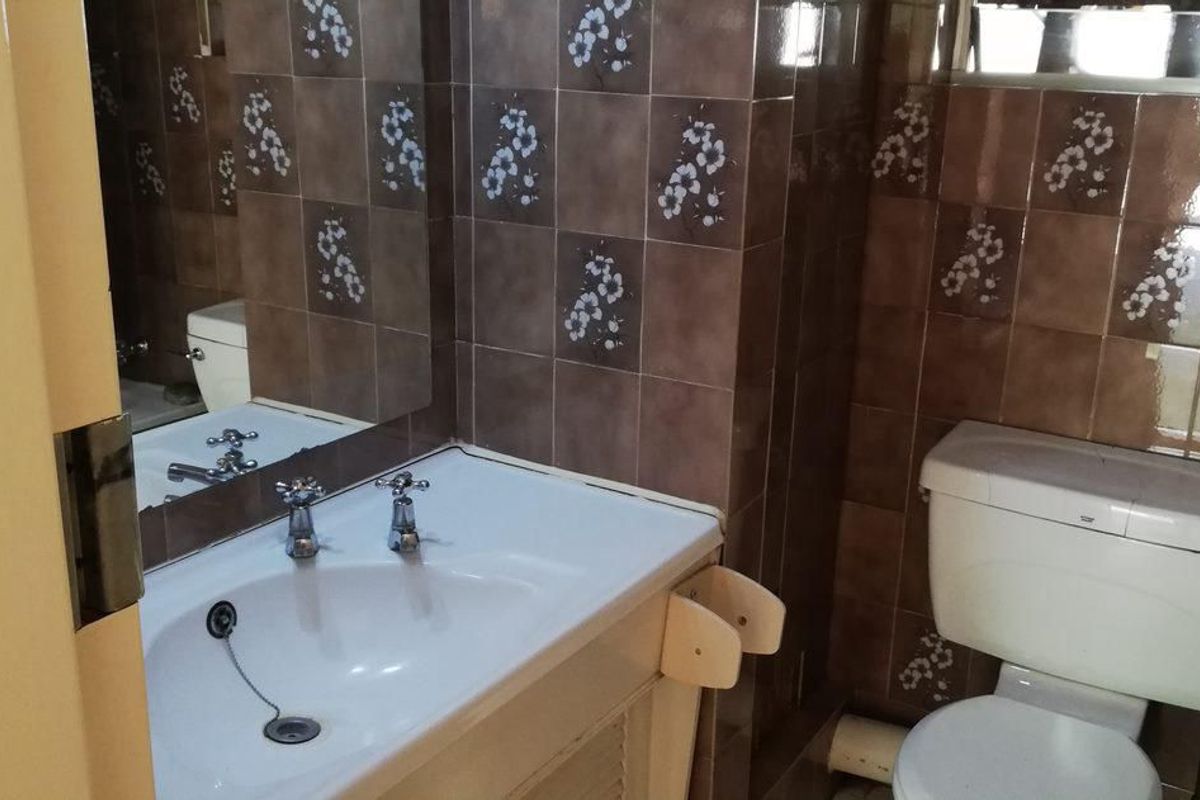 GROUND FLOOR UNIT - Current rental income R10 600.00 pm - Photo 5