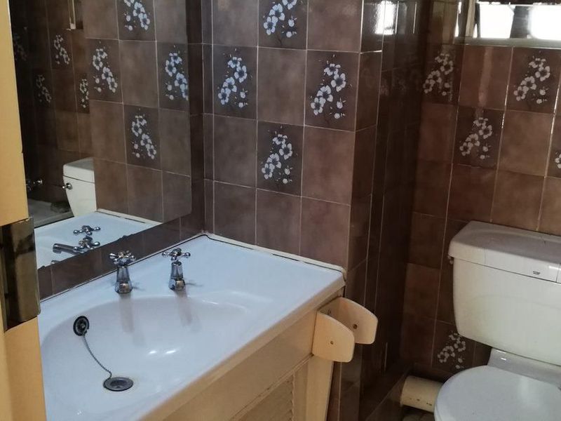 GROUND FLOOR UNIT - Current rental income R10 600.00 pm - Photo 5