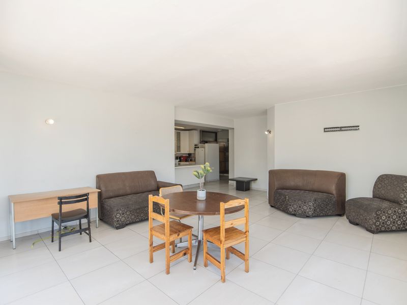HUMEWOOD ROOM IN APARTMENT FOR RENT - Photo 2