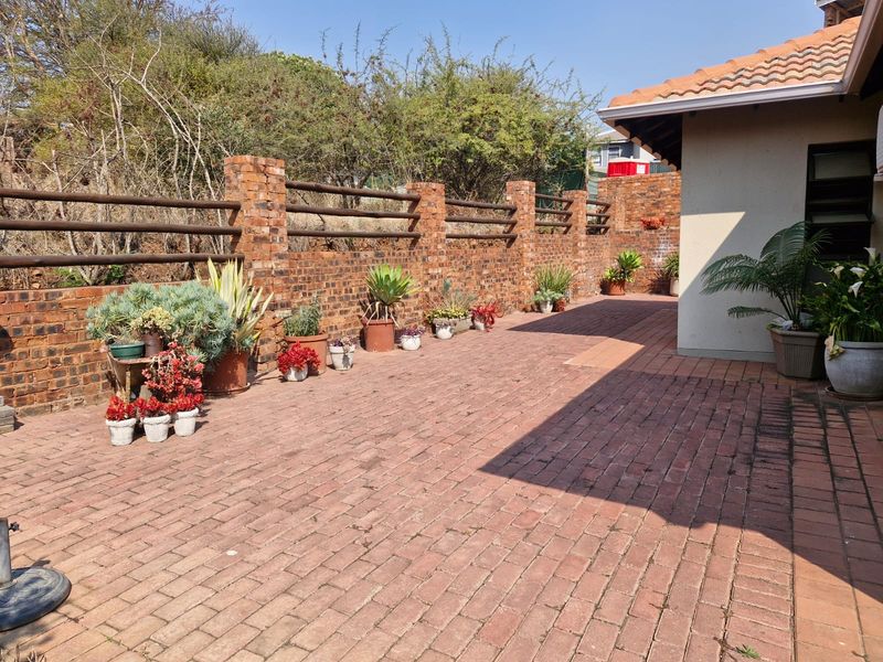 3-Bedroom Home in Seasons Lifestyle Golf Estate - Photo 3