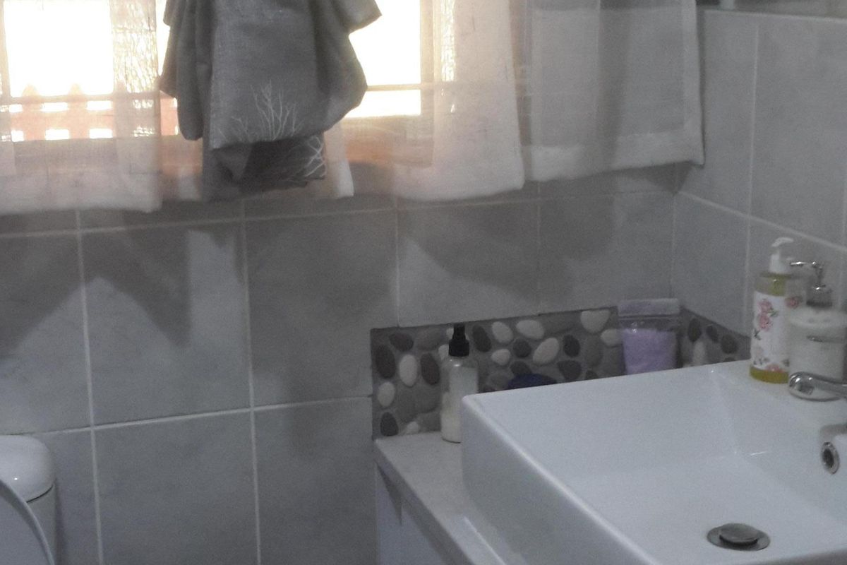 AMAZING - STUNNING- A MUST TO VIEW - Photo 5