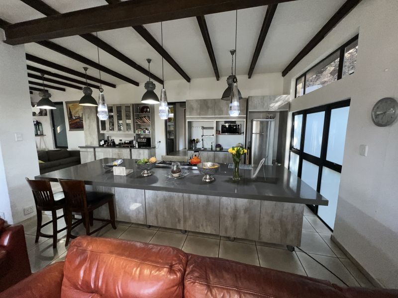 Unlock the Potential: A Character-Filled Home and Investment in One. - Photo 10