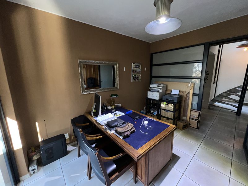 Unlock the Potential: A Character-Filled Home and Investment in One. - Photo 7