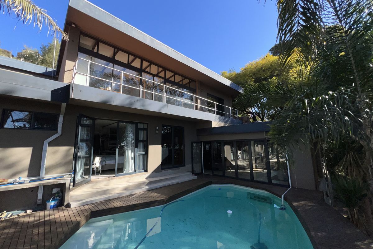 Unlock the Potential: A Character-Filled Home and Investment in One. - Photo 3