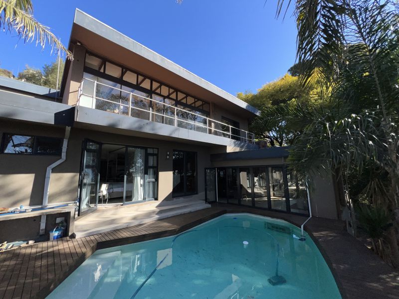 Unlock the Potential: A Character-Filled Home and Investment in One. - Photo 3