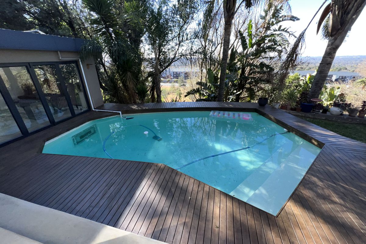 Unlock the Potential: A Character-Filled Home and Investment in One. - Photo 4