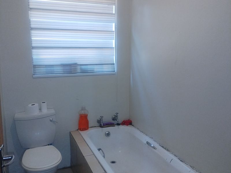 1 Bedroom Apartment in Vosloorus - Photo 8