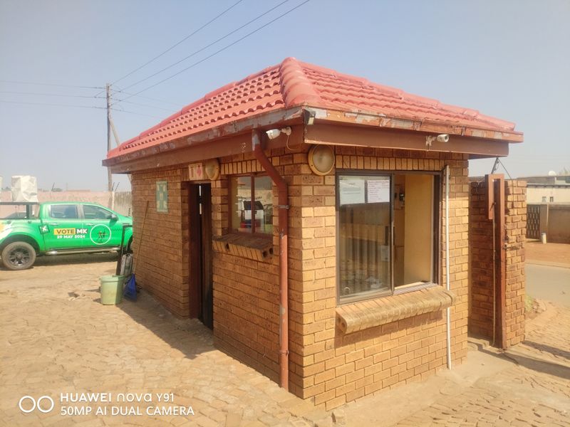 1 Bedroom Apartment in Vosloorus - Photo 3