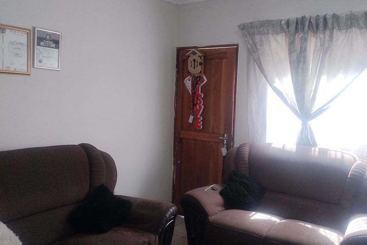1 Bedroom Apartment in Vosloorus - Photo 5