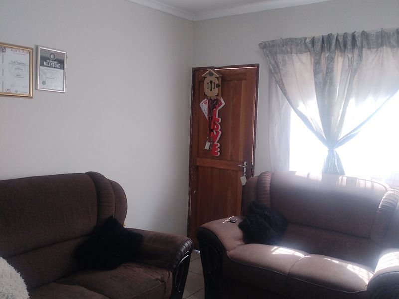 1 Bedroom Apartment in Vosloorus - Photo 5