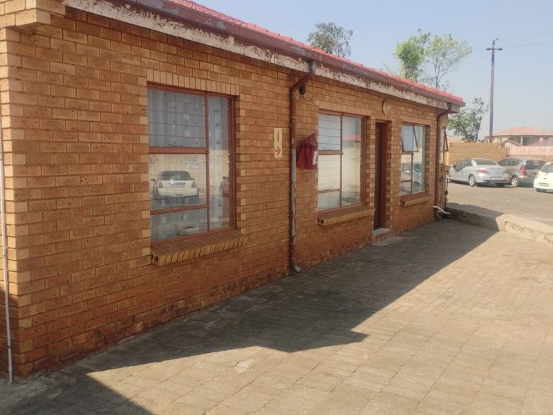 1 Bedroom Apartment in Vosloorus - Photo 4