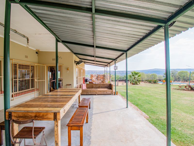 Charming Country Escape with Thriving Guest Business - Photo 5