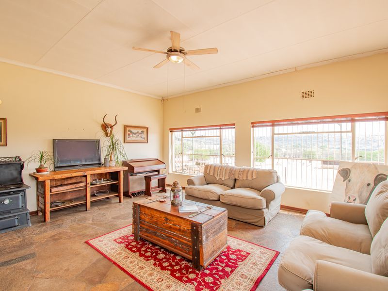 Charming Country Escape with Thriving Guest Business - Photo 9