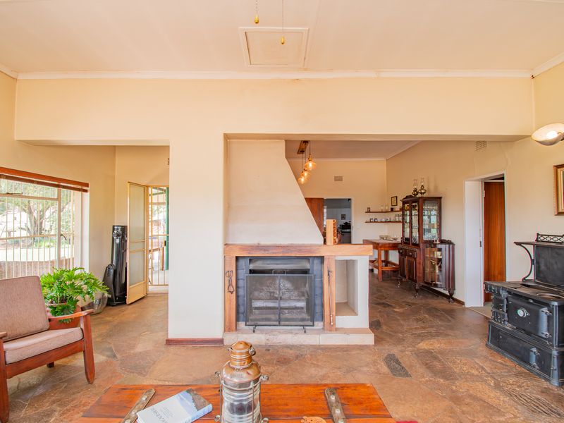 Charming Country Escape with Thriving Guest Business - Photo 10