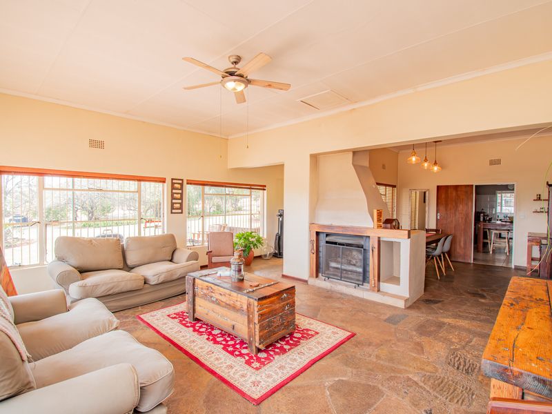 Charming Country Escape with Thriving Guest Business - Photo 8