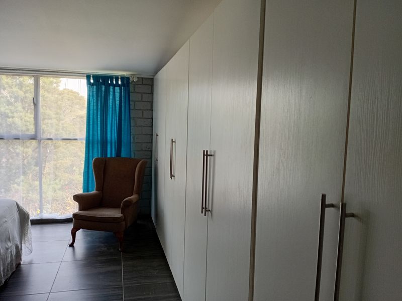 STUNNING UNIT FOR SALE - ENTERTAINERS DREAM WITH A VIEW - Photo 7