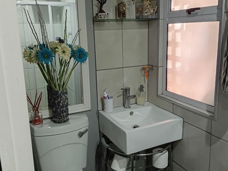 STUNNING UNIT FOR SALE - ENTERTAINERS DREAM WITH A VIEW - Photo 6