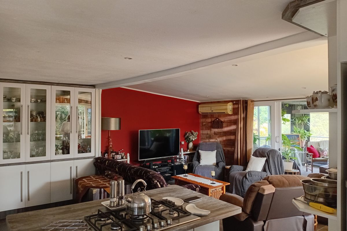 STUNNING UNIT FOR SALE - ENTERTAINERS DREAM WITH A VIEW - Photo 4