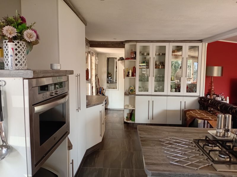 STUNNING UNIT FOR SALE - ENTERTAINERS DREAM WITH A VIEW - Photo 5