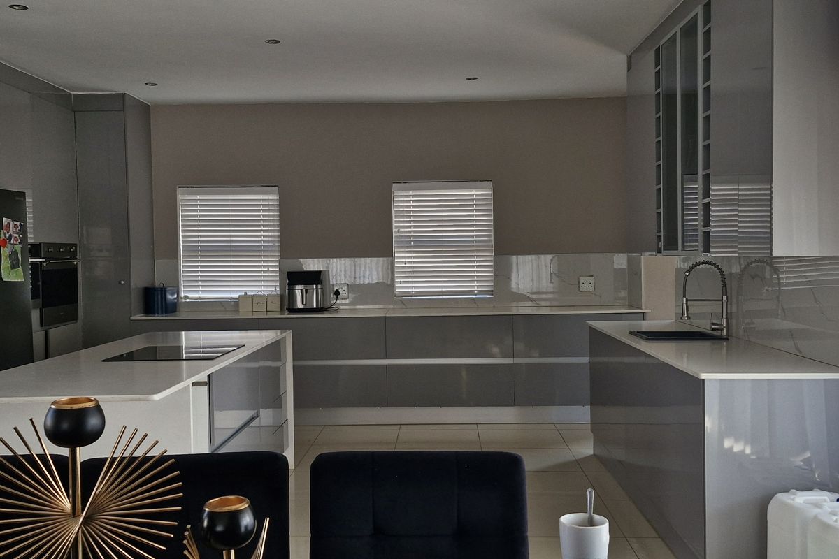 4 Bedrooms  Double-Storey Home for Sale – Savannah Country Estate For R 3 550 000 - Photo 5