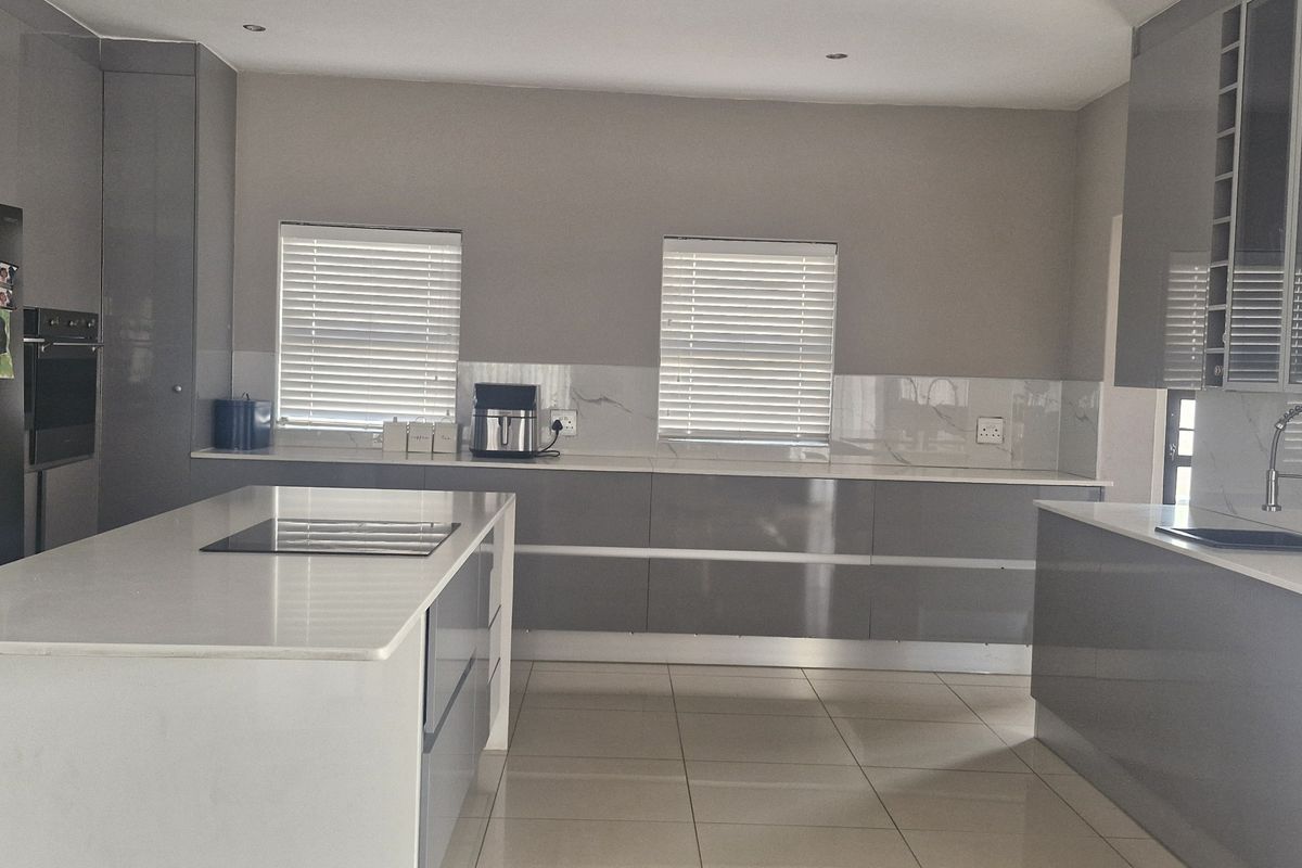 4 Bedrooms  Double-Storey Home for Sale – Savannah Country Estate For R 3 550 000 - Photo 4