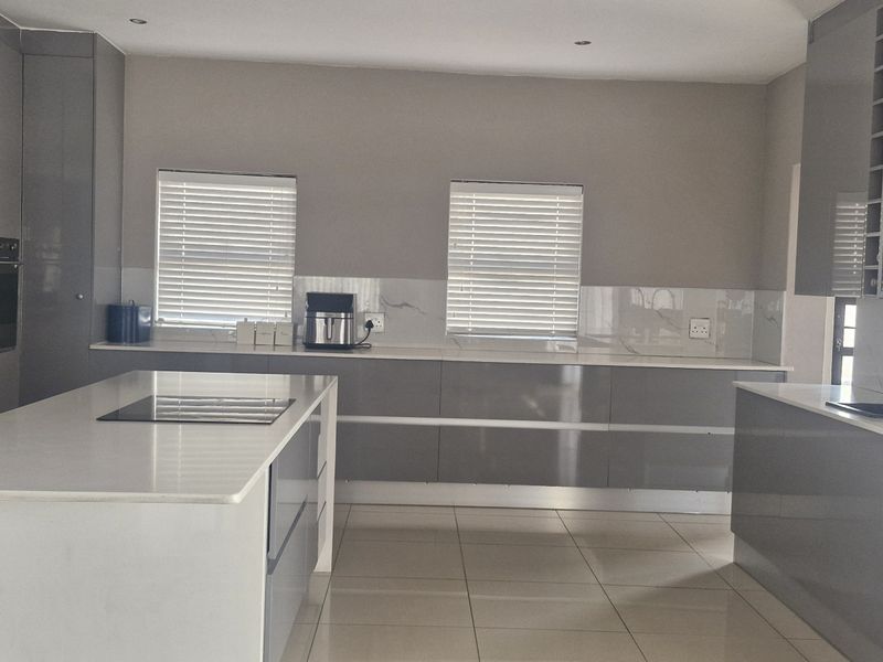 4 Bedrooms  Double-Storey Home for Sale – Savannah Country Estate For R 3 550 000 - Photo 4